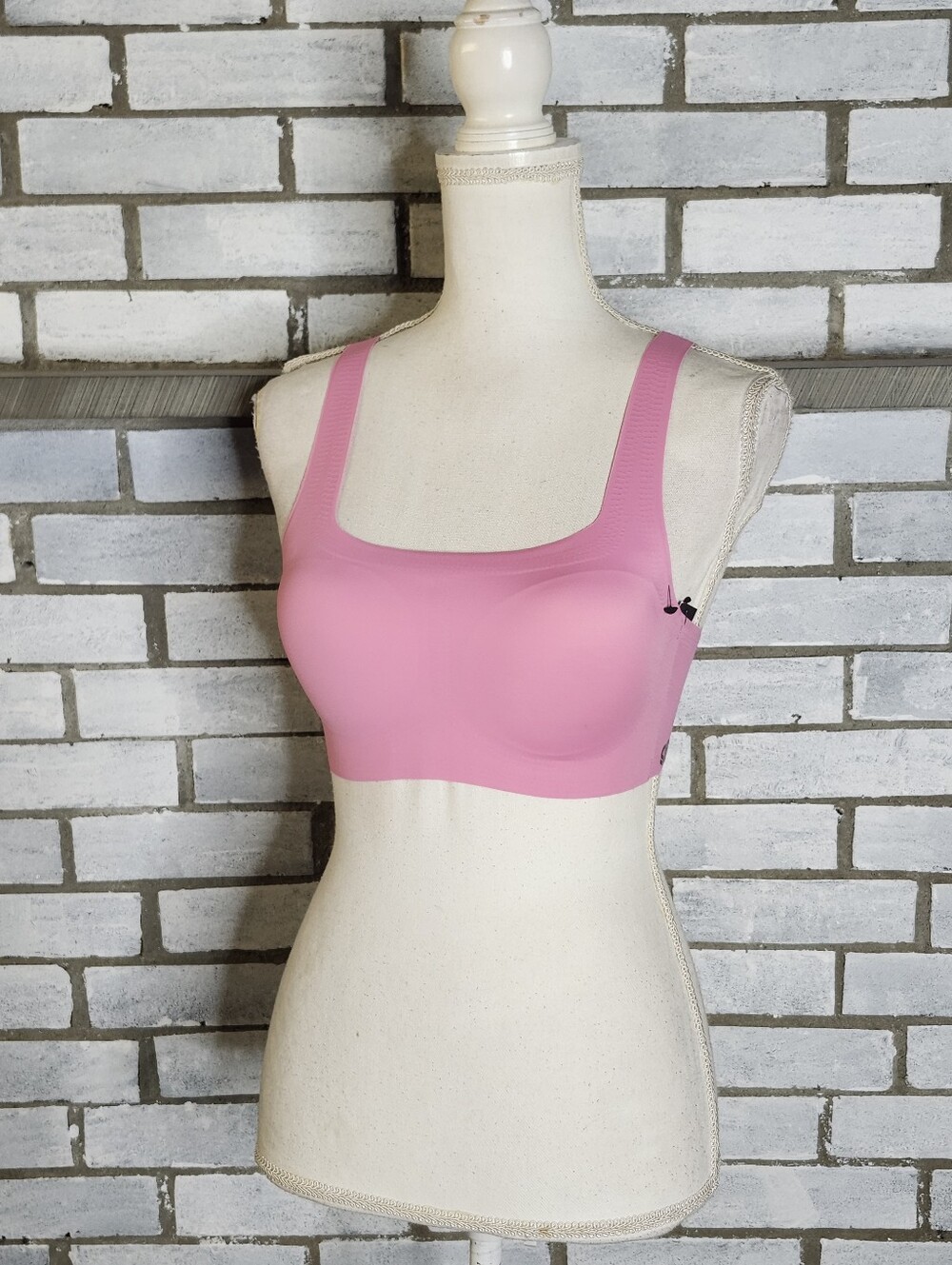 • NWT Steve Madden Women's Wireless Removable Pads Bra Bralette Size Small Pink